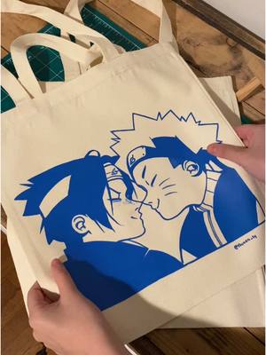 A post by @shinon_sy on TikTok caption: Totebags de Naruto y Sasuke 🗣️🏳️‍🌈 🛒 DM para hacer tu pedido! 🎀$15 usd! 🇺🇸 Solo envios en Estados Unidos —— #art #artist #narutosasuke #totebag #SmallBusiness #naruto #sasuke #dtf 