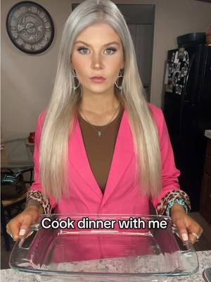 A post by @hannah_turton on TikTok caption: Cook dinner with me (enchilada casserole) #cooking #cookwithme #EasyRecipe #easydinner #DinnerIdeas #30minutemeals #quickrecipes #Recipe 