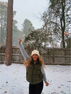 A post by @belafpp on TikTok caption: When you finally get to see snow in Florida 😆😂❄️#fyp #snowflorida 