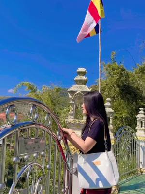 A post by @hnineieihtwe176 on TikTok caption: #တိုက်ဆိုင်မှု့တွေရှိတိုင်းပိုသတိရတယ် #🥺🥺#foryoupage #hnineieihtwe #မြင်ပါများပီးချစ်ကျွမ်းဝင်အောင်လို့🤒🖤 #ရောက်ချင်တဲ့နေရာရောက်👌 