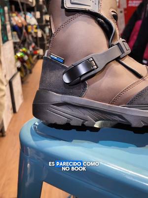 A post by @astrobikermx on TikTok caption: Botas para motociclista en #astrobikermx 