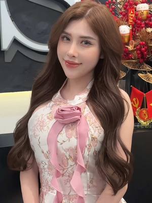 A post by @swans.hairsalon on TikTok caption: Mocha hót trend 2025 không thể chê #swanshairsalon #LearnOnTikTok 