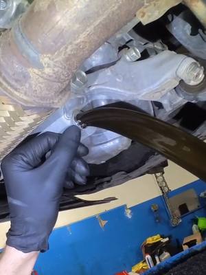 A post by @te_videos on TikTok caption: 2018 Honda CR-V Oil Change With Jazz POV 🔧👌#honda #crv #oilchange #toolcraft #linkinbio #pov #insta360