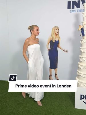 A post by @ninaschotpoort on TikTok caption: Voor de nieuwe film ‘You’re Cordially Invited’ ben ik door @PrimeVideoNL uitgenodigd voor het event in Londen! De film is vanaf 30 januari te zien 👀 #YoureCordiallyInvited AD 