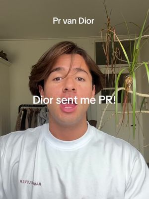 A post by @leviinass on TikTok caption: Dit is toch niet normaal, thank you so much @Dior @Diorbeauty #fragrances #dior #prunboxing 