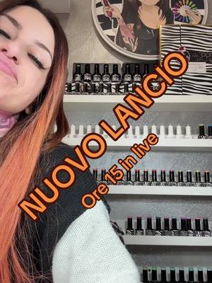 A post by @100colpidilima on TikTok caption: Alle ore 15 tutte in live per il lancio delle nuove collection 🤩 pezzi limitati per questo primo scarico NON PERDETEVELI  LI METTEREMO ONLINE. DURANTE LA LIVE #100colpidilima_sara_m #viral_video #andiamoneiperte #ricostruzioneunghie 