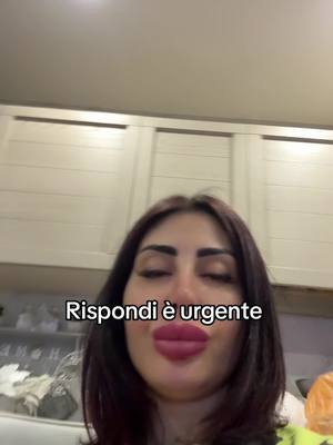 A post by @alessiaellereal on TikTok caption: Ma k sfaccimmmm 😂😂😂 #perte 