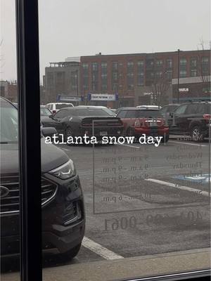 A post by @yemiashianna on TikTok caption: Another ATL snow day?  I left work as soon as i seen that first flurry, i refuse to get stuck anywhere.  #fypシ #atlantasnow #snowpocalypse 