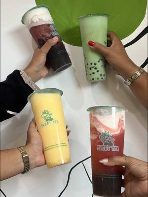 A post by @tiakaly.mg on TikTok caption: Dans la vie il y a un avant et après bubble tea 😂 Sweet Tea ma valeur sûre depuis 2 ans ✅ 🧋Mes parfums préférés  - Bubble tea original - Thé aux fruits peche citron - Yakult à la crème que ce soit raisin, myrtilles ou fraises - Matcha Il en reste beaucoup trop que j’ai pas gouté  💸Tout est autour de 10k ar Topping 3k ar (popo, taro, bobba, purdding, perle coco) Pao au porc 4k ar Et ils viennent de lancer des plats fast food que tu peux commander sur place 🎉 ♥️ Oublie pas ta carte de fidelité 📍Nouveau Sweet tea Ambatobe - à coté de Leader Price 📍Antaninarenina - à coté de Super U Collaboration commerciale #fyp #restaurant #madagascar #bubbletea 