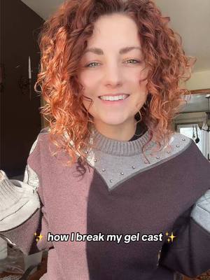 A post by @meganciafre on TikTok caption: 🪄 *wand swirl* crunchy hair no more! #curlyhair #curlygirl #curlyhairroutine #naturalcurls 