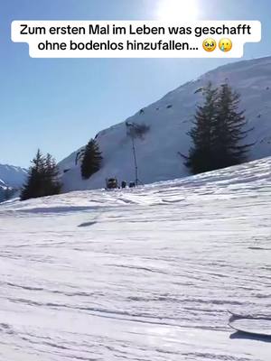 A post by @fregepaul on TikTok caption: Ich kann es selber kaum glauben. Twitch #fregepaul #skitok #ski #berge #comedy #moments 