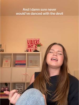 A post by @luna.lams on TikTok caption: Ik relate iets te hard aan die eerste zin 🤏🏻