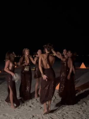 A post by @franziskanazarenus on TikTok caption: dancing with my girls ✨ #parisiennestyle #dancingqueen #abba #maledives 