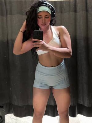 A post by @china.domnguez6 on TikTok caption: Ni parece que casi me desmayo haciendo búlgaras 😴 #lachina #viral_video #fyp #gym #GymTok 