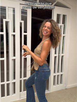 A post by @larissagloor on TikTok caption: Elas são sempre muito engraçadas kkkkk A linha Absolut Repair Molecular de L’óreal Professionnel é o tratamento! Repara 2 anos de danos em um único uso e reconstrói os fios a nível molecular. Meu cabelo ficou forte, saudável e super macio! Vale a pena conhecer o trio de Shampoo, sérum e  máscara concentrada.  Tecnologia PRO que cabe na sua bolsa no link https://bit.ly/42bQKQc. @L’Oréal Professionnel #AbsolutRepairMolecular 🖤