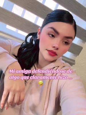 A post by @jaylinevarez07 on TikTok caption: Mi amiga cuando le cacho mensajes con su ex 🤣