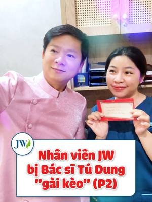 A post by @drdung_jw on TikTok caption: Bác sĩ Tú Dung lì xì túi mù độc lạ cho nhân viên Bệnh viện JW phần 2 #BenhvienJW #BacsiTuDung #fyp #tiktok #xuhuong #tet2025 #happynewyear #lamdep #trend #blindbox #tuimu