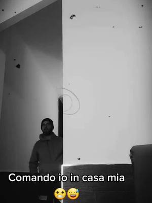 A post by @angus190690 on TikTok caption: #tiktok #perte #comico #usciamoneiperte 