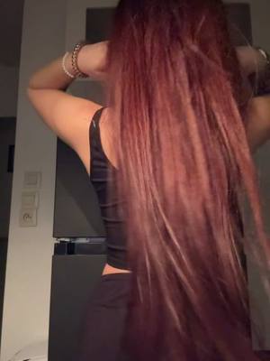 A post by @sonia.vieirap on TikTok caption: 4 couleurs en moins d’1 an #redhair #cherryhair 🍒