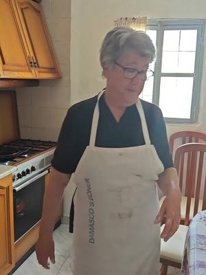 A post by @villacarmen47 on TikTok caption: #cocinaconlaabuelacarmen #las tortas de la abuela #