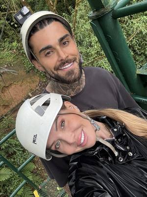 A post by @jessicathivenin on TikTok caption: 1 km de Zip Line ✌🏼