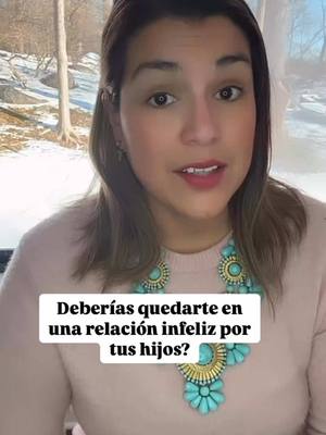 A post by @soybellaofficial on TikTok caption: Deberías quedarte en una relación infeliz por tus hijos? Esta es una pregunta que muchas personas se hacen, y la respuesta no es sencilla. A menudo creemos que sacrificarnos por el bienestar de nuestros hijos es un acto de amor, pero es importante reflexionar sobre el mensaje que les estamos enviando. Los niños aprenden observando, no solo escuchando nuestras palabras. Si ven a sus padres en una relación llena de tristeza, desconexión o conflicto, podrían crecer pensando que esto es normal en el amor. ¿Es eso lo que queremos para ellos? Priorizar tu bienestar no es egoísmo, es un acto de amor hacia ti y hacia tus hijos. Cuando eliges ser feliz, les enseñas que merecen buscar relaciones basadas en amor, respeto y alegría. Esto no significa tomar decisiones precipitadas; a veces, una conversación honesta o la terapia pueden transformar una relación. Pero si descubres que ya no hay un camino juntos, recuerda que tu felicidad es clave para guiarlos y mostrarles cómo vivir plenamente. Reflexiona, busca apoyo, y toma la decisión que esté alineada con el amor y la autenticidad, porque lo que haces hoy marcará el futuro de tus hijos.” #fyp #parati #hombres #consejosdeamor #padres 