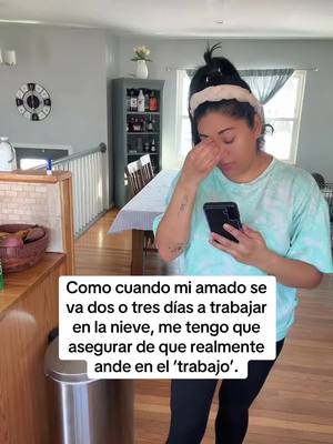 A post by @happymom_0612 on TikTok caption: Pero cuando me trae el chequecito se me pasa. 💰🤣 #trabajo #nieve #esposos #celos #mujeres #xyzbca #temerarios #dinero 