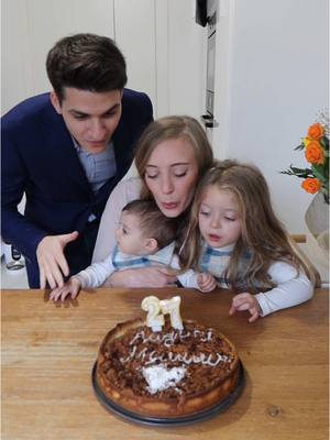 A post by @imazzegaro on TikTok caption: Tanti auguri alla mamma e moglie migliore che esista, siamo tanto fortunati ad averti 🤍 +27 #compleanno #birthday #famiglia 