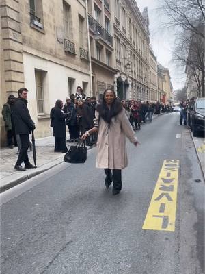 A post by @_hanaelastar_ on TikTok caption: Pov: venez à la Fashion week avec moi! 👀✨ #pourtoi#viral#humour#viralvideos 