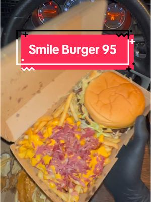 A post by @chojibarbu on TikTok caption: Test du @SmileBurger  📍26 Rue sere-Depoin 95300  #asmr #mukbang #degustation #manger #eat 