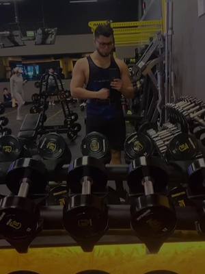 A post by @jesuss915 on TikTok caption: #Gymtime 💙💪🏻