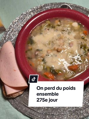 A post by @mariebfrlla on TikTok caption: @cherrynails_84 <— le compte de ma tata d’amour 🫶 #pertedepoids #reequilibragealimentaire #unejourneedansmonassiette #whatieat 