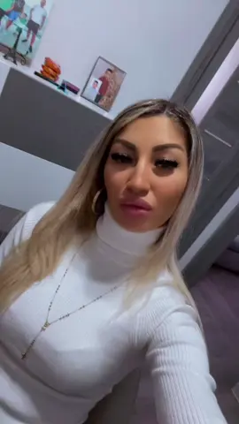 A post by @cristinutzacri on TikTok caption: #fypシ #foryou #viral #goodvibes #happylife 😘😘