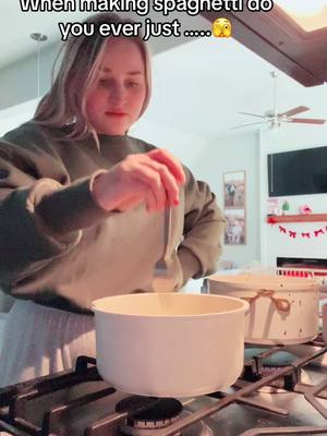 A post by @drue..b2.0 on TikTok caption: The only way to make spaghetti…🍝🤌🏻🤪 #reels #momlife #realatable #realmomlife #couplecontent #dailylife #relationship #firsttimemom #vlogs #dailyvlog