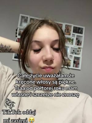 A post by @kr.werka16 on TikTok caption: Trochę śmieszne, ale serio podobały mi się zawsze loki, od półtorej roku kręcą mi się włosy, ale to chyba normalne, w końcu rodzice, ich rodzeństwo i wszyscy dziadkowie mieli kręcone włosy, ja i moje rodzeństwo NIE. Jak widać Bóg chciał inaczej, więc ja też dostałam bardziej falowane niż kręcone włosy, które prostuje, bo nie podoba mi się jak one wyglądają. #curly #hair #kreconewlosy #polish #dc #fyp #dlaciebie 