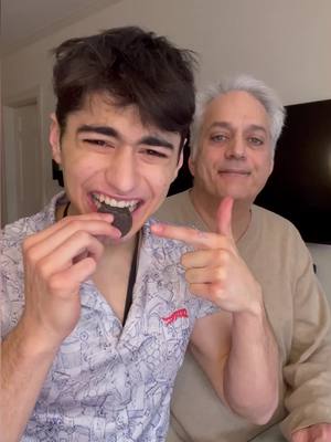 A post by @milaadkmagic on TikTok caption: MAGIC OREO COOKIE TRICK TUTORIAL 😱🍪 #magic #magician #behindthescenes 