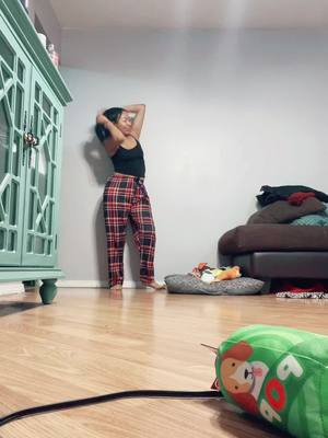 A post by @jadaleshaune_ on TikTok caption: Ik my mama hate to see me coming 😭 turnt the lights on while she was sleep and hit this dance for er 😭😭😭😂😂😂 #fyp 