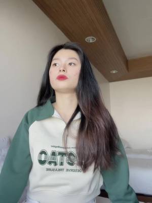 A post by @it_me_xiaohone on TikTok caption: ကားတင်ပြေးမှာ 🙄