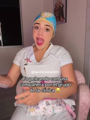 A post by @laenfermera004 on TikTok caption: Cuando peleamos por el grupo de la clínica 🤣 #viralizar  #vitalvideo  #viralizandonotiktok  #fouryoupage  #enfermeria  #nurse  #pageforyou 