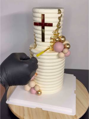 A post by @olphise_made_it on TikTok caption: Dans le baptême tu me donnes tes bénédictions, je te rends grâce 🙏 #pourtoii #bapteme #fyp #cake #gateau #patisserie #communion 