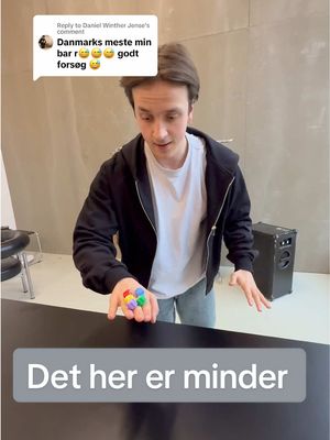 A post by @dinvintageshop on TikTok caption: Replying to @Daniel Winther Jense Alle som sender mig en video hvor de gør det, får en lille gave 🫶🏼