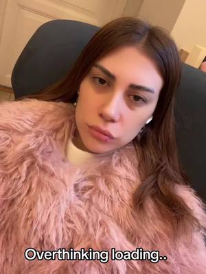 A post by @melisbusebetkayan92 on TikTok caption: Kendinizi boşuna kandırmayın yani isteyen adam her türlü yapar bahanelere sığınanlara kapıyı gösterin kızlarım 🚪