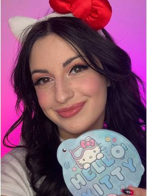 A post by @arienne.makeup on TikTok caption: MI TRUCCO SOLO CON PRODOTTI DI HELLO KITTY 😍🎀