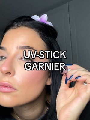 A post by @vanesaalekaj on TikTok caption: Girls kennt ihr schon den Super UV Stick von @Garnier ? Ich habe ihn getestet und bin verliebt. Wir wissen alle wichtig UV Schutz ist #GarnierCH #UVstick #Invisible #SPF  #Skincare #Ad