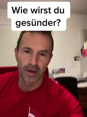 A post by @levelupyourbody on TikTok caption: So wirst du wirklich gesünder: AMPK & mTOR einfach erklärt! 🧠💪 AMPK und mTOR sind wie die Schalter in deinem Körper, die entscheiden, ob du Fett verbrennst oder Muskeln aufbaust. ⚡ Aber hier ist der Trick: Du kannst diese Systeme aktiv beeinflussen. 👉 AMPK (Fettverbrennung): Wird aktiviert, wenn dein Körper wenig Energie hat. Wie du’s triggerst: Fasten, Low-Carb-Phasen oder intensive Workouts. 👉 mTOR (Muskelaufbau): Schaltet an, wenn dein Körper Energie hat und Nährstoffe im Überfluss sind. Wie du’s triggerst: Genug Protein, Kalorienüberschuss und gezieltes Krafttraining. Tipp: Balance ist der Schlüssel. Periodisiere: Mal AMPK pushen (z. B. Fasten), mal mTOR aktivieren (z. B. ordentlich essen nach dem Training). Das macht dich gesünder und leistungsfähiger. 🏋️‍♂️🔥 CTA: "Willst du mehr über AMPK und mTOR erfahren und wie du sie optimal nutzt? Schreib 'Gesund' in die Kommentare und ich helfe dir, das Beste aus deinem Körper rauszuholen! 🚀