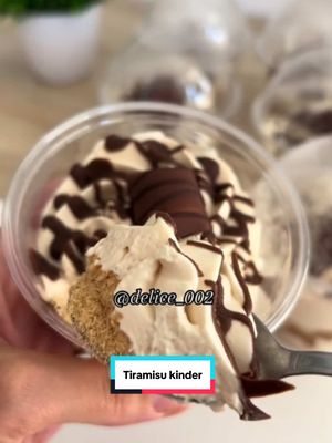 A post by @delice_0002 on TikTok caption: Mon dessert préféré 💕#recettefacile #recette #recettesimple #recettefacileetrapide #recipes #recipesoftiktok #food #recipesforyou #tiktokfrance #france🇫🇷 #dessert #tiramisu #kinder #CapCut 