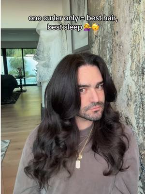 A post by @mattloveshair on TikTok caption: @Minniefr the one curl wonder is just so good!! #hairtok #hairstyle #heatlesscurls @ETERNAL MUSE @Briogeo 