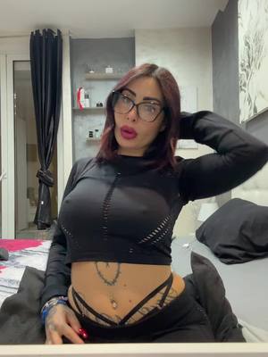 A post by @alessiaellereal on TikTok caption: Tu me quieres 🥷🏻 #perte 