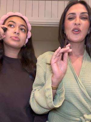 A post by @jaad.lchs on TikTok caption: Je te les jamais dis mais @Yasmine Zeroc #grwm #trend #devinelapersonne #fyp #humour #motherdaughter 