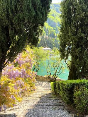 A post by @marcoandflo on TikTok caption: Like a fairytale 🩵 #LagodiComo #ComoLake #LakeComo #Italia #Italy 